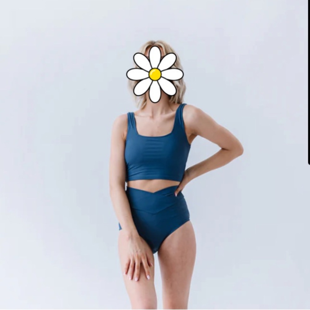 Coral Reef Swim Top Size M NWT